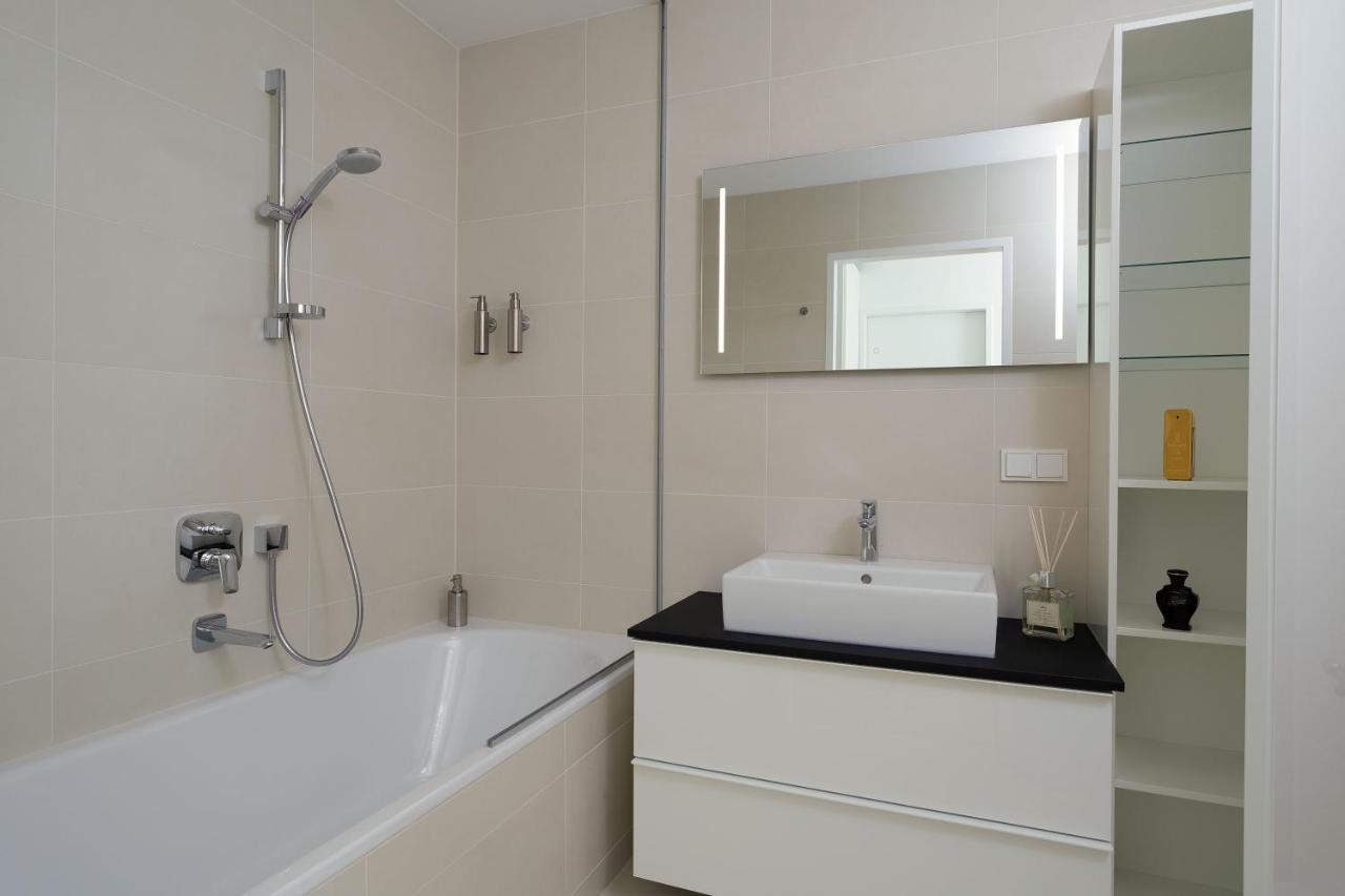 Triiiple Suites Level 22 mit Balkon und Tiefgarage Wien Exterior foto