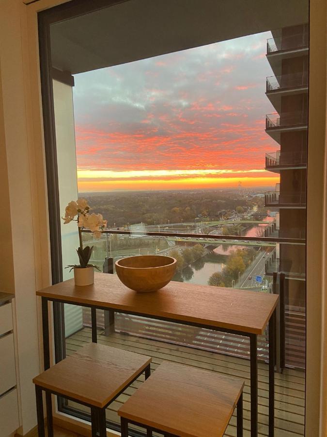 Triiiple Suites Level 22 mit Balkon und Tiefgarage Wien Exterior foto